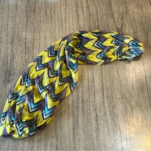 cute patterned infinity/loop scarf
good condition
bundles are discounted